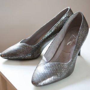 Aerosoles graphite heels